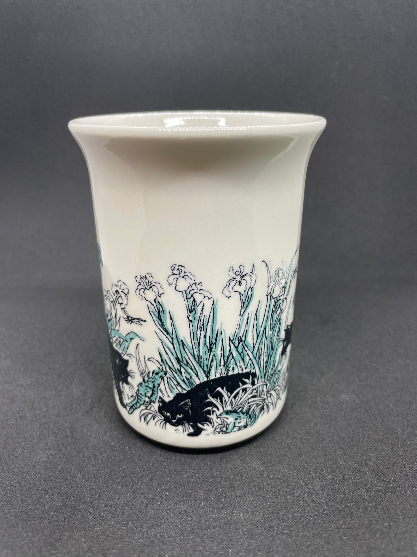 CHURCHILL ENGLAND “black cats in flower garden with gnome”